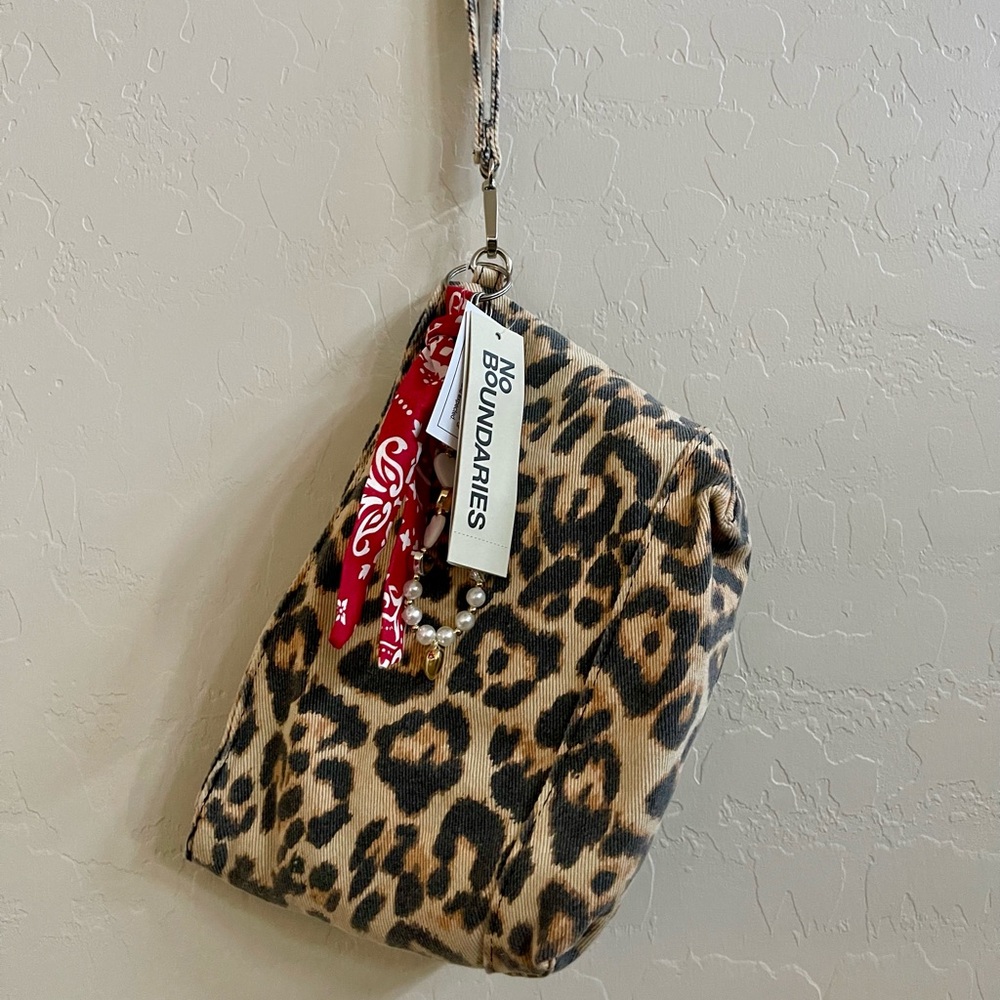 Viral NWT, No Boundaries Leopard Print Wristlet with beaded charm!